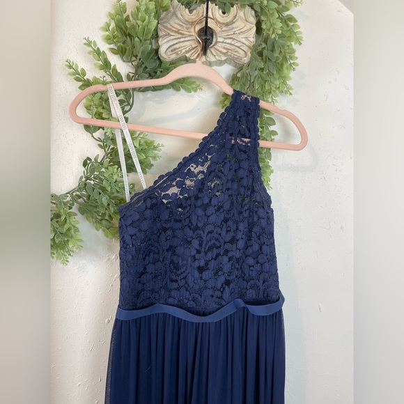 David’s Bridal Bridesmaid Blue Navy Lace Chiffon Dress one shoulder flowy size 6 - Picture 3 of 5